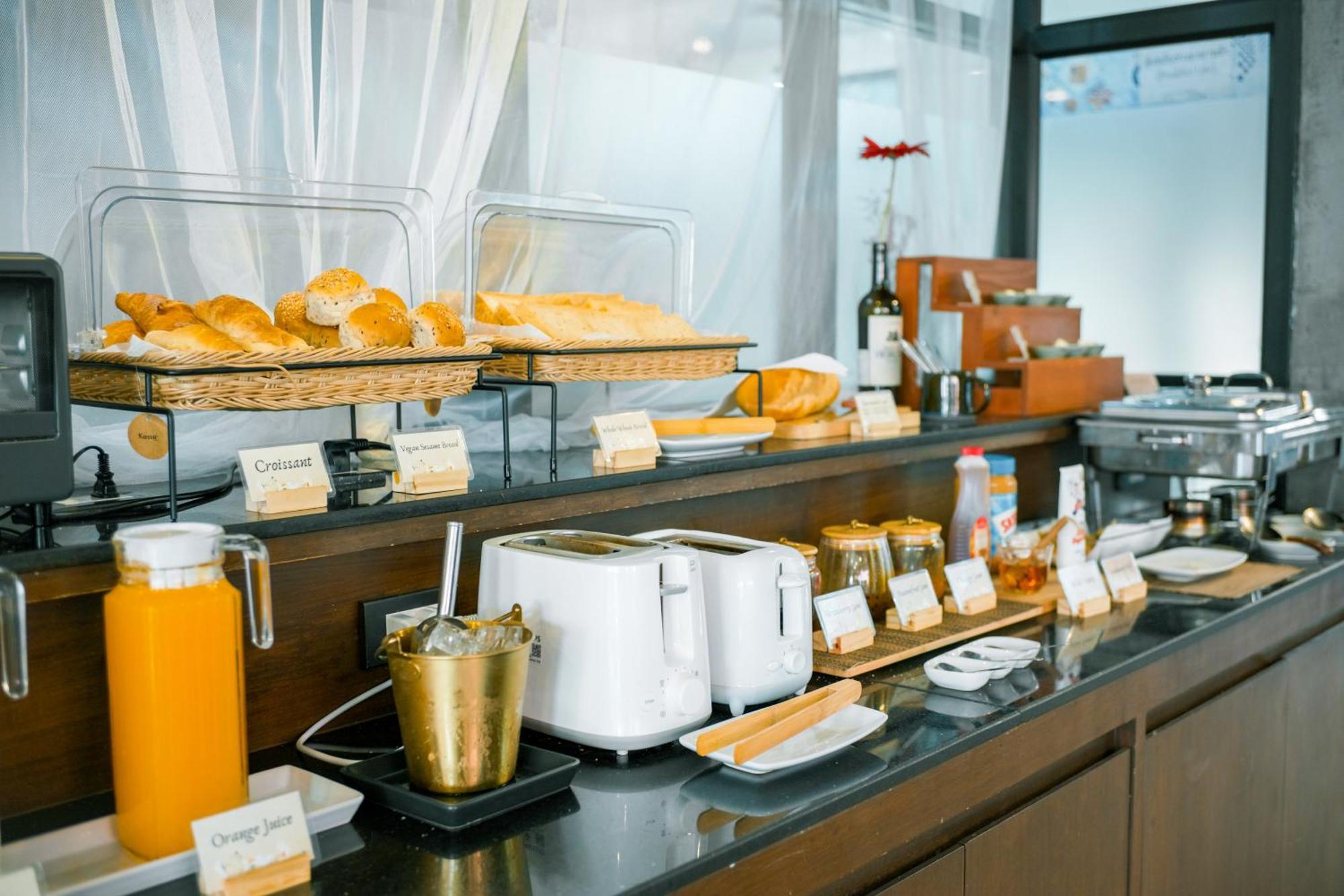 武里府画廊饭店 清邁 外观 照片