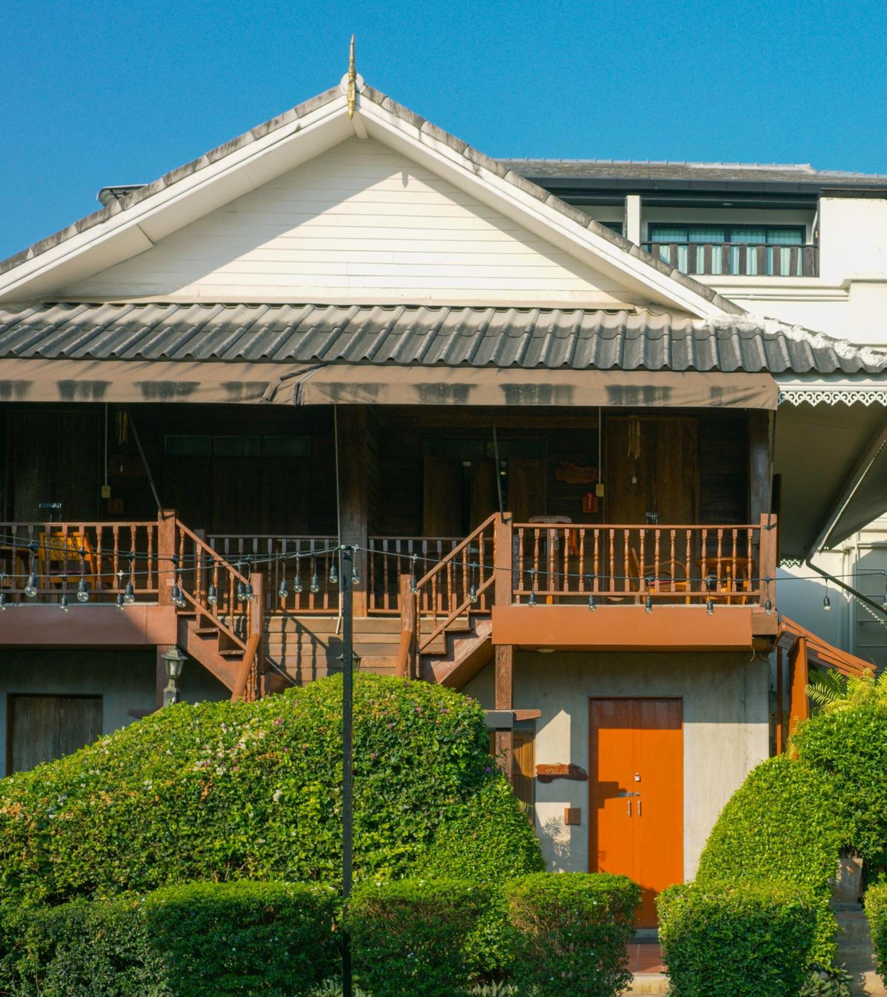 武里府画廊饭店 清邁 外观 照片
